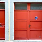 La Vie En Rouge - Parking Gratuit